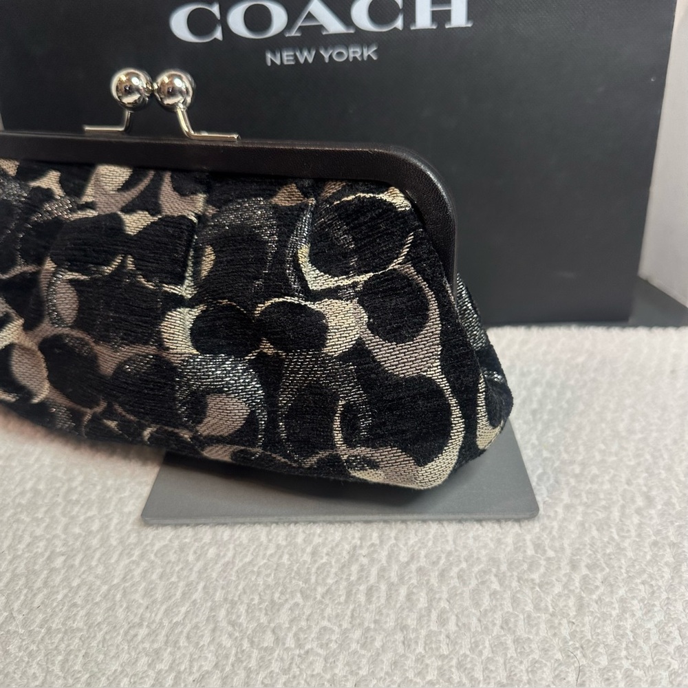 Vintage Coach 2005 kiss lock chenille Black and Silver Wristlet Clutch - Picture 3 of 13